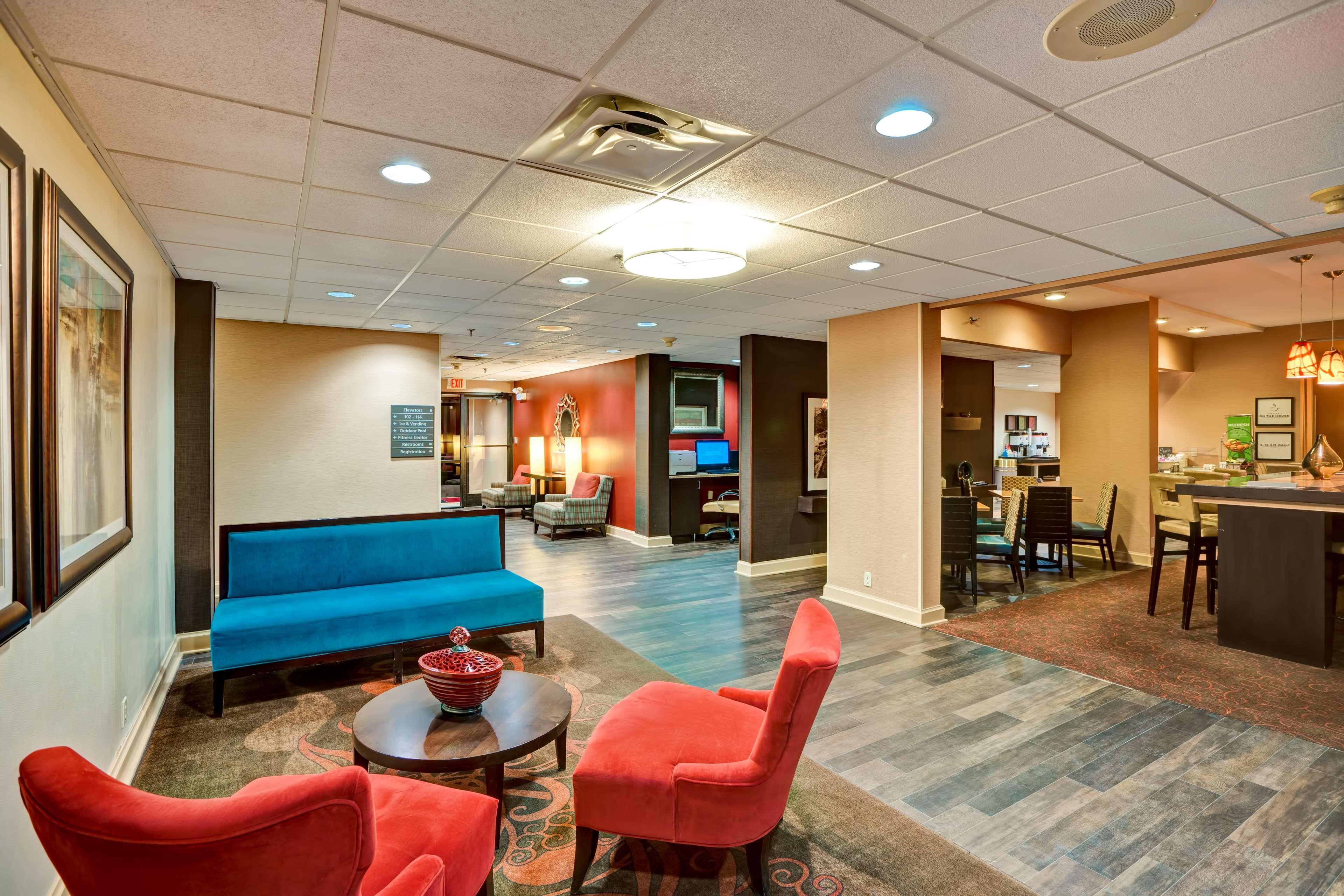 Hampton Inn Fairmont Exterior photo