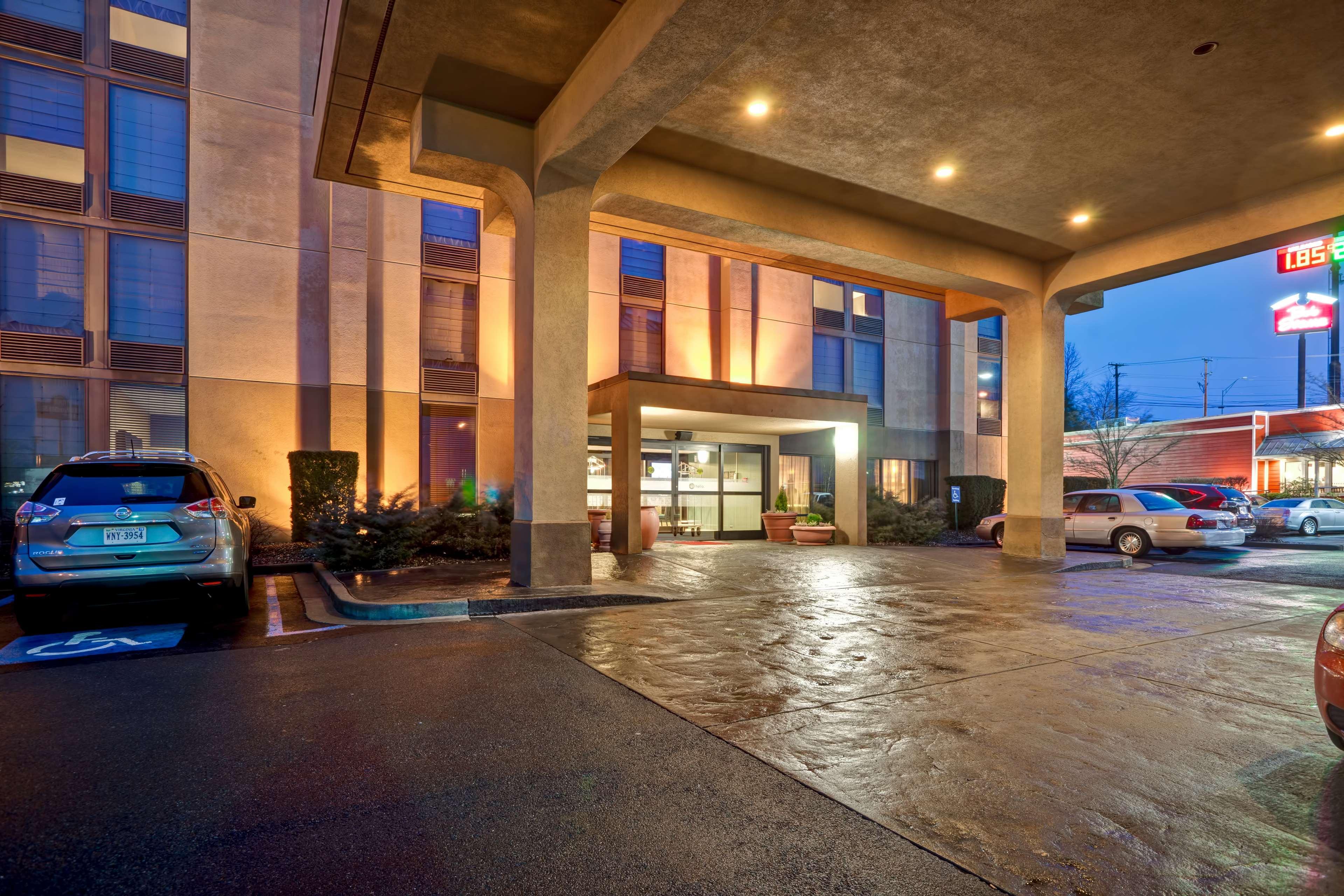 Hampton Inn Fairmont Exterior photo