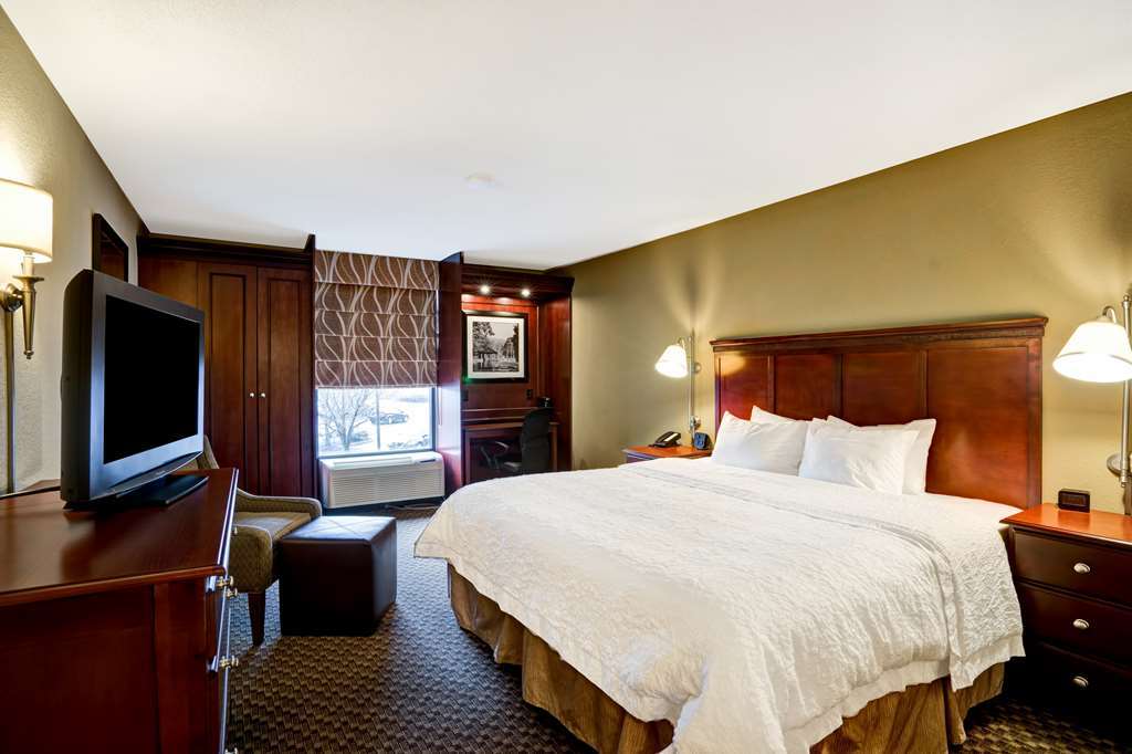 Hampton Inn Fairmont Room photo
