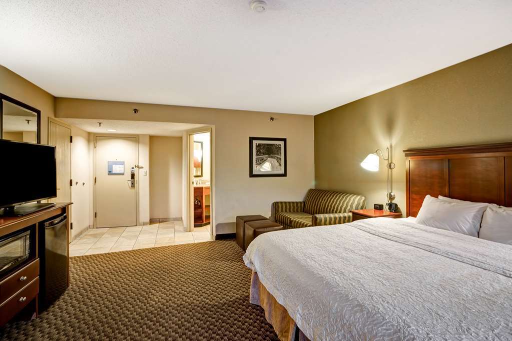 Hampton Inn Fairmont Room photo